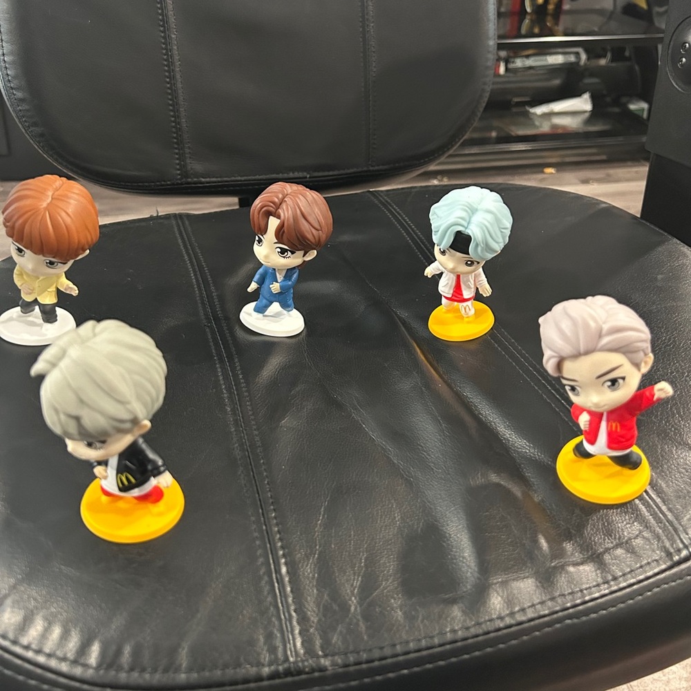 Five K Pop group BTS figures from McDonalds - Picture 3 of 3